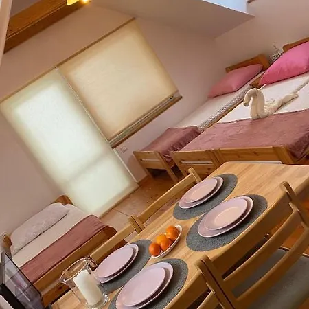 U Ani בית חווה *